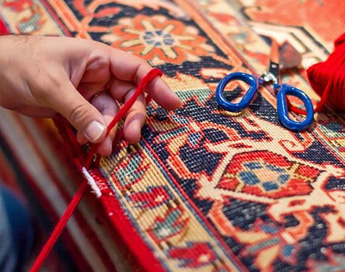 خدمات تخصصی و حرفه ای رفوی فرش در قالیشویی هفت تیر 